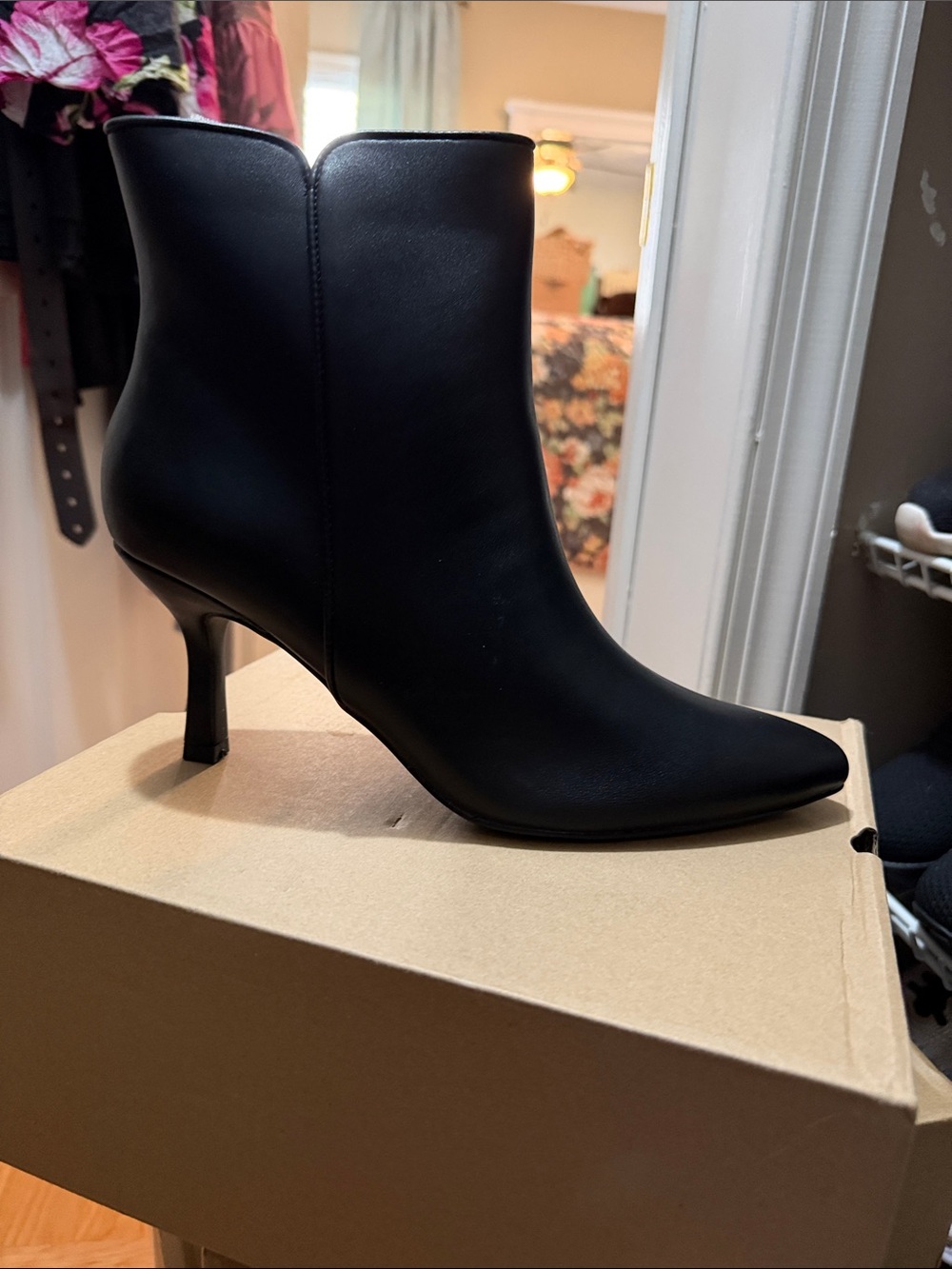 Classic Black Women's Pointed-Toe Kitten Heel Ankle Boots
